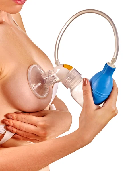Nahá žena prsa, krmení s breastpump. — Stock fotografie