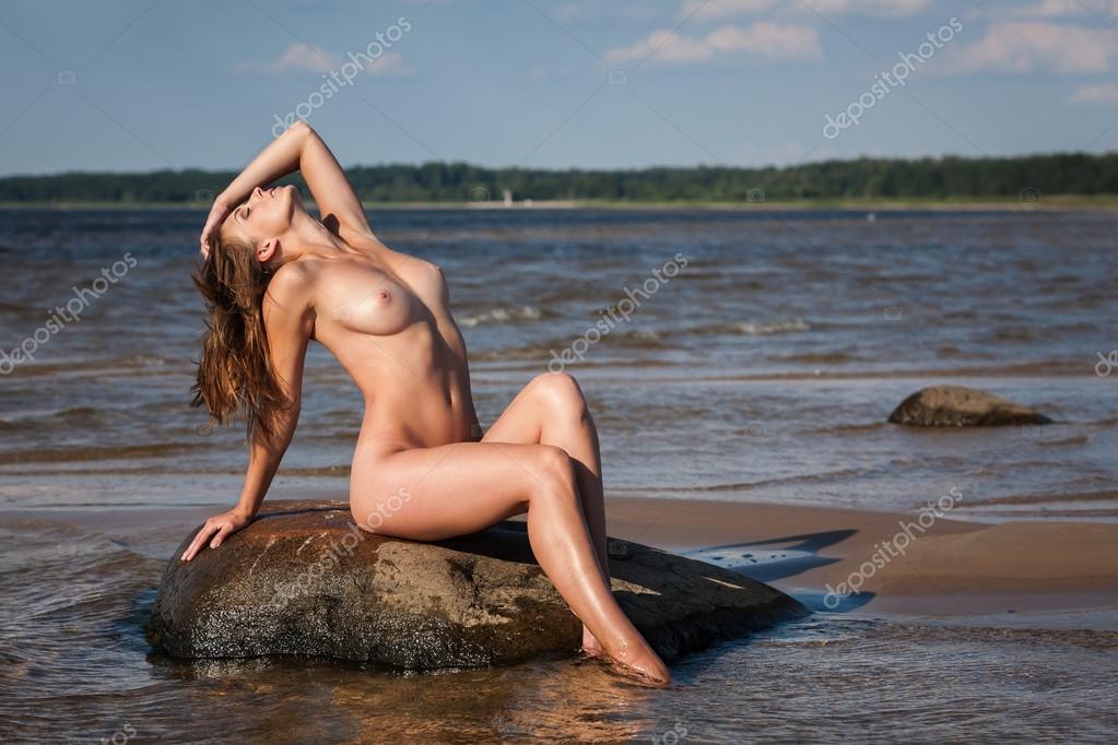 https://st2n.depositphotos.com/1005647/6393/i/950/depositphotos_63932179-stock-photo-young-naked-woman-enjoying-nature.jpg