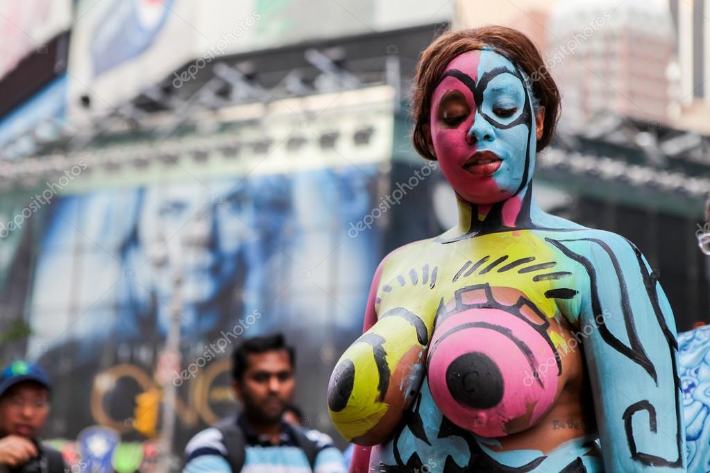 Azonosítatlan bodypainted nő.